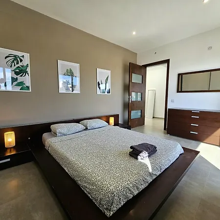 Malta Unique Penthouse Spacious Terrace-sleeps 8