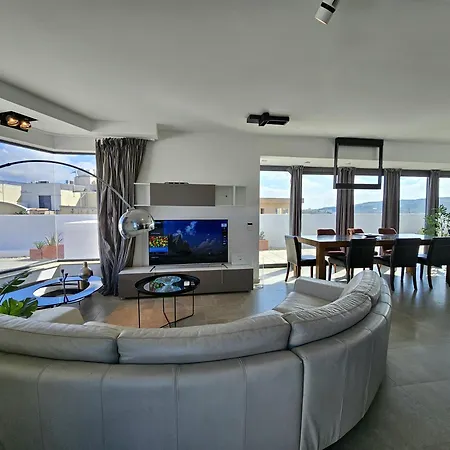 Malta Unique Penthouse Spacious Terrace-sleeps 8 *