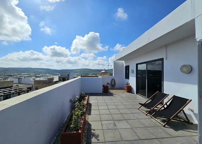 Malta Unique Penthouse Spacious Terrace-sleeps 8 Mgarr