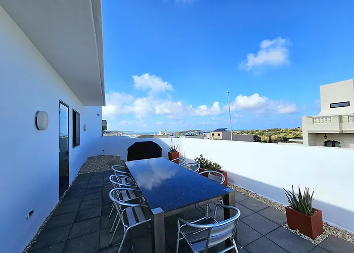 Malta Unique Penthouse Spacious Terrace-sleeps 8 *