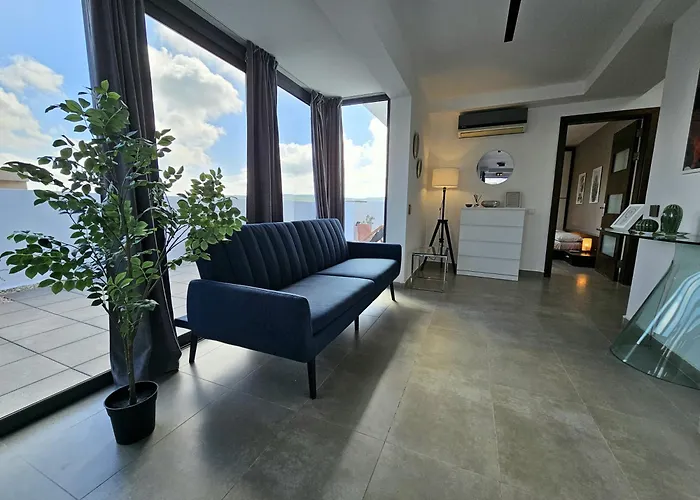Malta Unique Penthouse Spacious Terrace-sleeps 8 * Mgarr