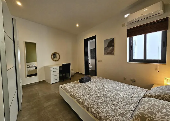 Malta Unique Penthouse Spacious Terrace-sleeps 8 아파트