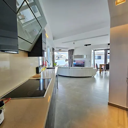 Malta Unique Penthouse Spacious Terrace-sleeps 8 Lejlighed
