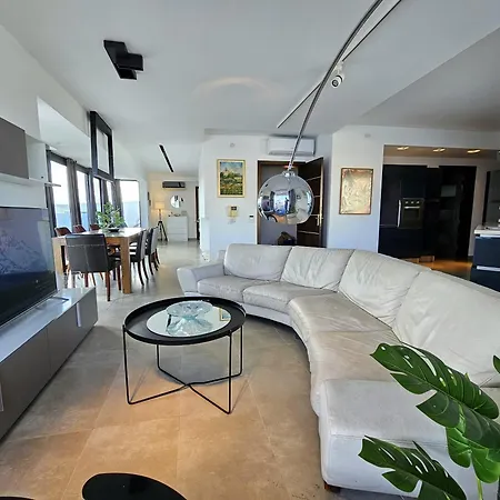 Malta Unique Penthouse Spacious Terrace-sleeps 8 * Mgarr