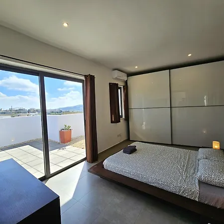 Malta Unique Penthouse Spacious Terrace-sleeps 8 Appartamento