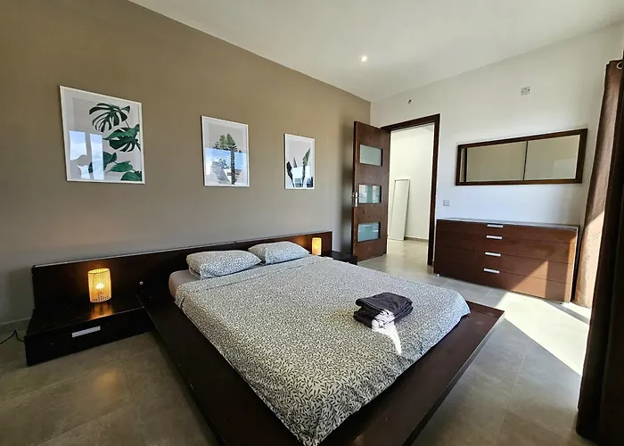 Malta Unique Penthouse Spacious Terrace-sleeps 8