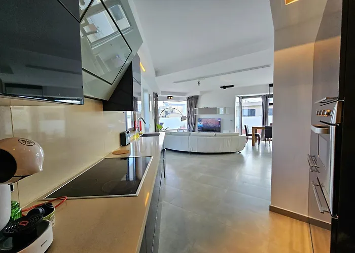 Malta Unique Penthouse Spacious Terrace-sleeps 8 Apartment