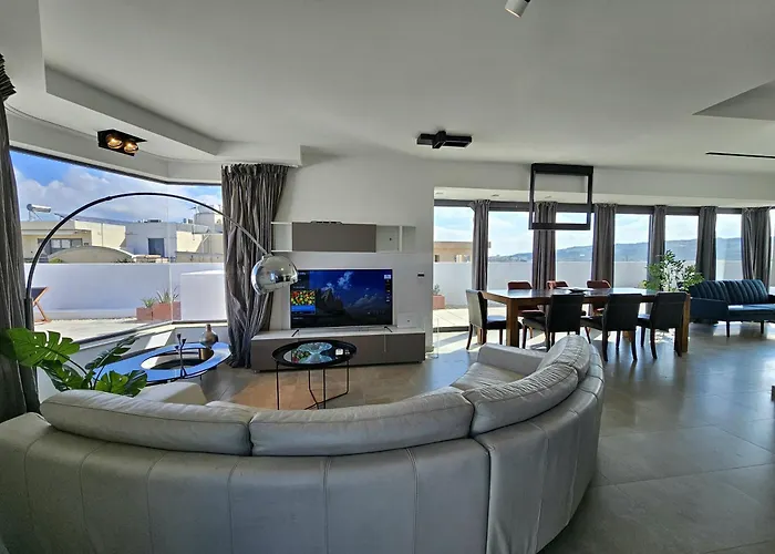 Malta Unique Penthouse Spacious Terrace-sleeps 8 *