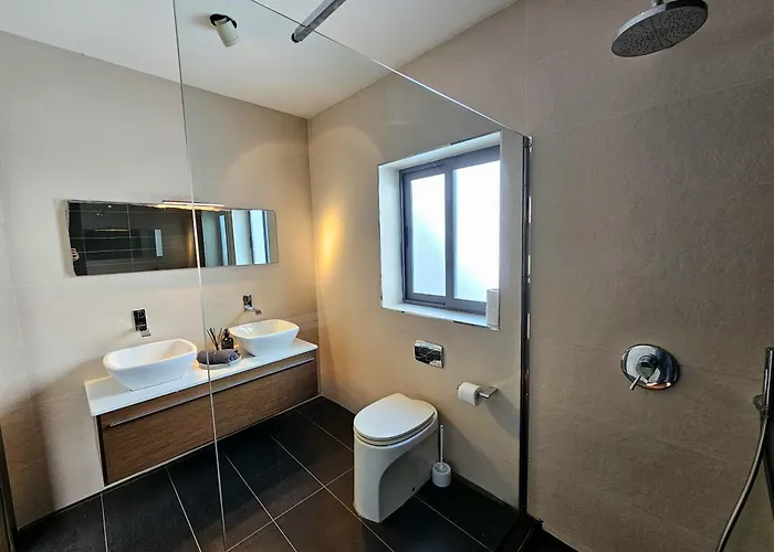 Malta Unique Penthouse Spacious Terrace-sleeps 8 Apartment *