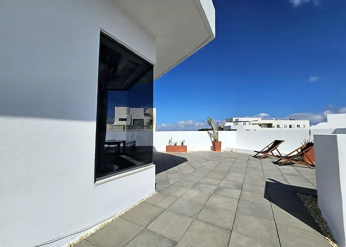 Malta Unique Penthouse Spacious Terrace-sleeps 8 Apartment Mgarr